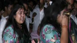  முதலில் வெற்றி.. நள்ளிரவில் இடியாக இறங்கிய தோல்வி செய்தி.. கதறி அழுத காங்கிரஸ் பெண் வேட்பாளர்! 