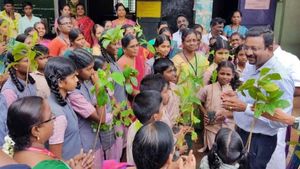 யார் பெற்ற மகனோ..மக்கள் மனதில் நீங்கா இடம்.. விடைபெற்ற தஞ்சை கலெக்டர்... ஒரே நாளில் செய்த சாதனை 