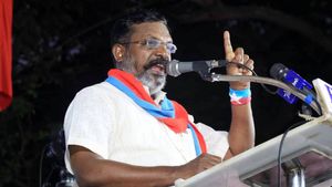 ஹலோ மைக் டெஸ்டிங்.. ஹலோ.. வேலை செய்யாத மைக்! கோபத்துடன் வீசியெறிந்த திருமாவளவன்! பதறிய நிர்வாகிகள்! 