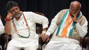 கர்நாடகா முதல்வராகும் சித்தராமையா? இன்றே அறிவிக்கும் காங்கிரஸ்.. டிகே சிவக்குமாருக்கு ‛நோ சான்ஸ்’ 