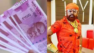 ஆத்தா போயிட்டு வாத்தா!.. என் சாமி! ரூ 2000 நோட்டுகளை உச்சி முகர்ந்த வரிச்சியூர் செல்வம்! 