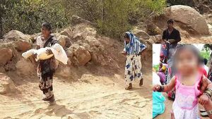 பாதி வழியில் நின்ற ஆம்புலன்ஸ், குழந்தை உடலை 10 கிமீ சுமந்தே சென்ற பெற்றோர்.. கலெக்டர் எடுத்த ஆக்சன் 