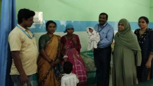 ஓட்டு போட்டதுமே பிரசவ வலி.. வாக்குச்சாவடியிலேயே குழந்தை பெற்றெடுத்த கர்ப்பிணி பெண்.. அடடே! 
