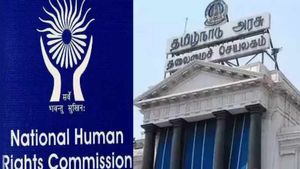 தவறிட்டீங்களே.. டெல்லியை கவனிக்க வைத்த கள்ளச்சாராய உயிரிழப்புகள்.. தேசிய மனித உரிமை ஆணையம் நோட்டீஸ்