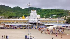 அது என்ன டீ ஆ? இல்லை சிலுவையா? ஒரு கப்புக்கு இவ்வளவு அக்கப்போரா? திருப்பதி கோவிலில் பரபரப்பு 
