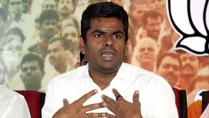 முத்திருச்சே.. ஜெயலலிதா பற்றியே தப்பா பேசுறதா? அண்ணாமலையை கண்டித்து ஆர்ப்பாட்டத்தில் குதித்த அதிமுக 