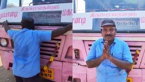 30 வருசம்... உன்ன பிரிஞ்சி இருந்ததே இல்லையேடா...ஓய்வுக்கு முன் பஸ்ஸை கட்டிபிடிச்சி அழுத  டிரைவர் 