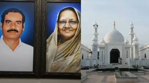 நானாக நானில்லை தாயே நல்வாழ்வு தந்தாயே நீயே! திருவாரூரில் தாய்க்காக தாஜ்மஹால் கட்டிய மகன்! 