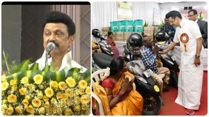ஆஹா..பயனாளிகள் லிஸ்ட்டே இவ்வளவு பெருசா? சேலத்தில் 50,202 பேருக்கு நலத்திட்ட உதவிகள் வழங்கிய ஸ்டாலின் 