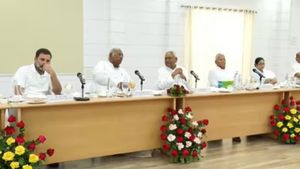 ராகுல் மீது மமதாவுக்கு வருத்தம்-கெஜ்ரிவால் மீது உமருக்கு கடுப்பு- பாட்னா கூட்டத்தில் வெடித்த குமுறல் 
