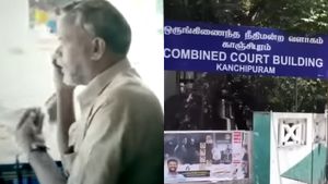 மக்களோடு மக்களாக பேருந்தில் பயணித்த நீதிபதி! ஓவர் சவுண்டு விட்ட நடத்துனர்! கடைசியில் நடந்த ட்விஸ்ட்! 