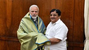 மீண்டும் பாஜகவுக்கு ‘டைவ்’ அடித்த அதிமுக மாஜி எம்.பி! ஓபிஎஸ், எடப்பாடிக்கு டாட்டா காட்டிய மைத்ரேயன்! 