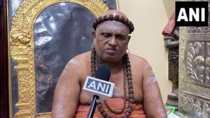 ‛‛விஷமம்’’.. நான் அப்படி சொல்லவேயில்லையே! செங்கோல் பேட்டியால் கோபமடைந்த திருவாவடுதுறை ஆதீனம்! 