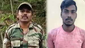 அரைநிர்வாணப்படுத்தி அடிச்சாங்கனு சொல்லணும்.. ராணுவ வீரருடன் போனில் பேசியவரை தட்டித் தூக்கிய போலீஸ்! 