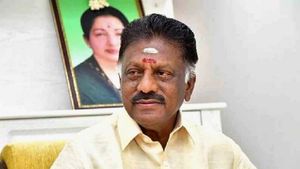 சொந்த மாவட்டத்திலேயே ஓபிஸ்-க்கு கிடைத்த ஷாக்.. தேனியில் சகோதரர் சண்முக சுந்தரம் அணி தோல்வி 