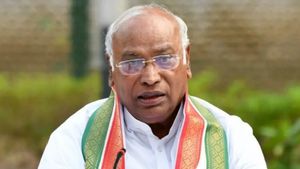பிரதமர், ரயில்வே அமைச்சரிடம் கேட்க பல கேள்வி இருக்கு.. இப்போ இது முடியட்டும்: காத்திருக்கும் கார்கே! 