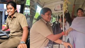 கோவை தனியார் பஸ் டிரைவர் ஷர்மிளா டிஸ்மிஸ்..கனிமொழி எம்.பி பயணத்தின் போது நடந்தது என்ன? 