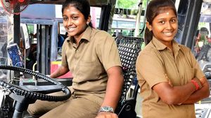 கோவை பெண் ஓட்டுநர் ஷர்மிளா குடும்ப பின்னணி பற்றி தெரியுமா? இவ்வளவு இருக்கா! 