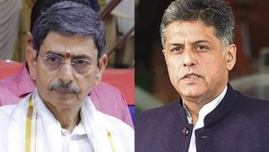 இப்படியுமா? அதிகார வரம்பு தெரியாதா? தமிழ்நாடு ஆளுநர் ரவியை டிஸ்மிஸ் செய்ய காங்கிரஸ் வலியுறுத்தல்! 