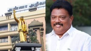 சிஎஸ்ஐ மதபோதகர் மீது தாக்குதல்.. நெல்லை எம்.பி ஞானதிரவியம் மீது திமுக நடவடிக்கை.. பாய்ந்த வழக்கு 