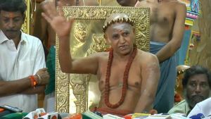 பொதுமக்கள் சினிமாவுக்கு செல்வதை தவிர்க்கணும்! கோயில் சொத்துக்கு ஆசைப்படக் கூடாது! -மதுரை ஆதினம் 