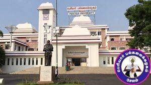 கடும் எதிர்ப்பு.. கறுப்பு நிற ஆடை அணியக்கூடாது என்ற அறிவிப்பை வாபஸ் பெற்றது சேலம் பெரியார் பல்கலை! 