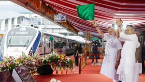 வந்தே பாரத் ரயில்களுக்கு பிரதமர் மோடியே நேரடியாக பச்சைக்கொடி காட்டுவது ஏன்? இவ்வளவு விஷயம் இருக்கா