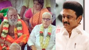 இவர் தான் முதல்வர் ஸ்டாலினின் சம்பந்தி! பழனி ஆசிரமத்தில் ஆசி பெற்ற சபரீசனின் தந்தை வேதமூர்த்தி! 