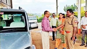 மெல்ல விடை கொடு விடை கொடு மனமே.. கடைசி நாளில் எஸ்ஐக்கு இன்ப அதிர்ச்சி கொடுத்த நீலகிரி எஸ்பி 