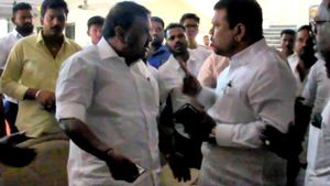 ராமநாதபுரத்தில் ஷாக்.. அமைச்சர் ராஜகண்ணப்பன், நவாஸ் கனி எம்பி கடும் மோதல்! தள்ளிவிடப்பட்ட கலெக்டர் 