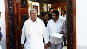 மூடநம்பிக்கையை உடைத்தெறிந்த ‛‛கர்நாடகா கருணாநிதி’’ சித்தராமையா! 4 வருஷமாக பூட்டிய கதவு திறப்பு 