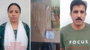 என்ன ஹேமா இதெல்லாம்? யூடியூப் சப்ஸ்கிரைபர் தலையில் மிளகாய் அறைத்த “மாடர்ன் பெண்”! கோவை தம்பதி கைது 