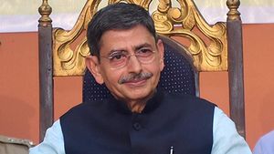  நித்தம் நித்தம் தமிழ்நாடு அரசுடன் மோதல்- ஆளுநர் ஆர்.என்.ரவி இன்று டெல்லி பயணம்