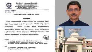 கருப்பு உடை கூடாதுன்னு சொன்னது யார்? பெரியார் பல்கலை. துணைவேந்தர், பதிவாளர் மீது போலீஸில் புகார் 