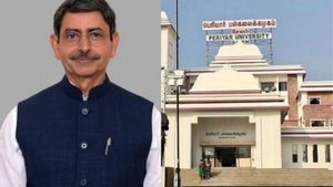சேலம்: ஆளுநர் ஆர்.என். ரவிக்கு எதிராக நூற்றுக்கணக்கானோர் கறுப்பு கொடி காட்டி போராட்டம்-பரபரப்பு!