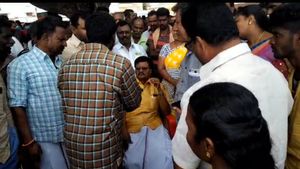 எங்க ஊருக்கு எதுவுமே செய்யல! இப்ப எதுக்கு வர்றீங்க? கம்பம் ராமகிருஷ்ணனை முற்றுகையிட்ட இளைஞர்கள்! 