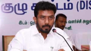 அதிமுக எம்.பி ரவீந்திரநாத்துக்கு ஐகோர்ட் அதிரடி உத்தரவு.. மீண்டும் விசாரிக்கப்படும் தேர்தல் வழக்கு! 