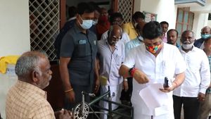 பிடிஆர் அலுவலகத்தில் குவியும் மக்கள் கூட்டம்.. மதுரையில் இப்படி ஒரு இலவச சேவையா? அசத்திட்டாரே! 