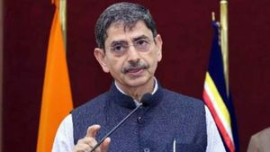 ஆளுநர் ரவிக்கு எதிராக போஸ்டர்.. மதுரை திமுக நிர்வாகி தீக்குளிக்க முயற்சி.. கைது செய்த காவல்துறை 