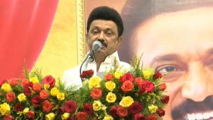 ஆற்றில் உருண்டு வந்த கரடியை பிடித்த ஆள்.. குட்டி ஸ்டோரி சொல்லி பாஜக- அதிமுகவை அட்டாக் செய்த ஸ்டாலின் 