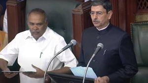 ஆளுநர் போட்ட உத்தரவை நடைமுறைப்படுத்த வேண்டிய அவசியம் இல்லை - அதிரவிட்ட சபாநாயகர் அப்பாவு!