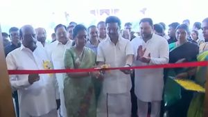  முதல்வர் ஸ்டாலினின் கனவு...கலைஞர் கோட்டம்..சகோதரி செல்வியோடு இணைந்து திறந்த அந்த தருணம் 