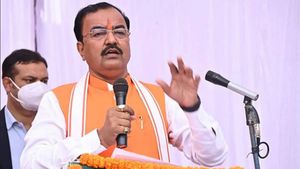 ஏழைகள் அரசின் நலத்திட்டங்கள் மூலம் பாதுகாக்கப்படுகின்றனர்! உ.பி துணை முதல்வர் மவுரியா பெருமிதம் 