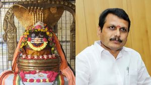 செந்தில் பாலாஜிக்கு பைபாஸ் ஆபரேசன்..கரூர் கல்யாண பசுபதி ஈஸ்வரர் கோவிலில் சிறப்பு பூஜை 