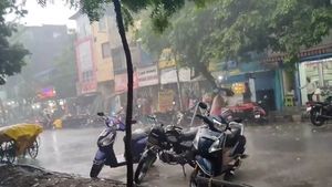 ஜில் ஜில் மழையே எங்கே இருந்தாய்.. செம காற்று! சென்னையில் கொட்டிய மழை - குதூகலித்து கொண்டாடும் மக்கள் 