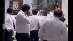 டெல்லியில் மீண்டும் பயங்கரம்- தீஸ் ஹசாரி நீதிமன்றத்தில் துப்பாக்கி சூடு!