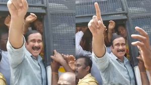 முதல்வன் பட பாணி..  போலீஸ் வேன் அடியில் தலையை வைத்த பாமகவினர்! அன்புமணி ராமதாஸ் கைதால் பதற்றம் 