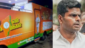 பாதயாத்திரைக்கு தயாரான சொகுசு வாகனம்.. அண்ணாமலை தேரில் இத்தனை வசதிகளா.. அடேங்கப்பா 
