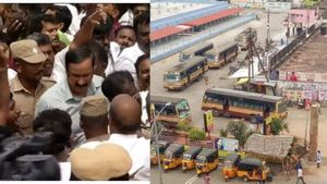 அன்புமணி விடுவிப்பு.. கடலூரில் இயல்பு நிலை.. இன்று காலை முதல் பேருந்துகள் இயக்கம் 