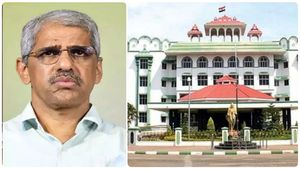 தலைமை செயலாளர் சிவ்தாஸ் மீனாவுக்கு மதுரை உயர் நீதிமன்றம் திடீர் சம்மன்.. என்ன காரணம் 